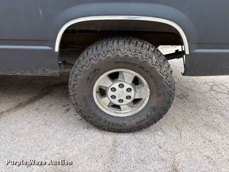 image for item EO8721 1988 Chevrolet K1500 pickup truck