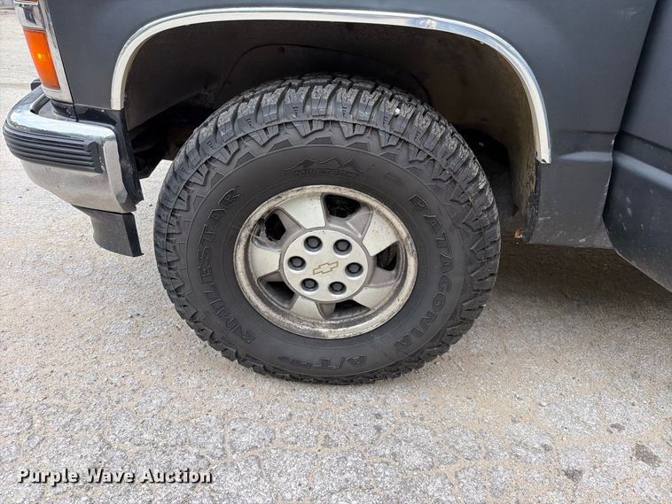 image for item EO8721 1988 Chevrolet K1500 pickup truck