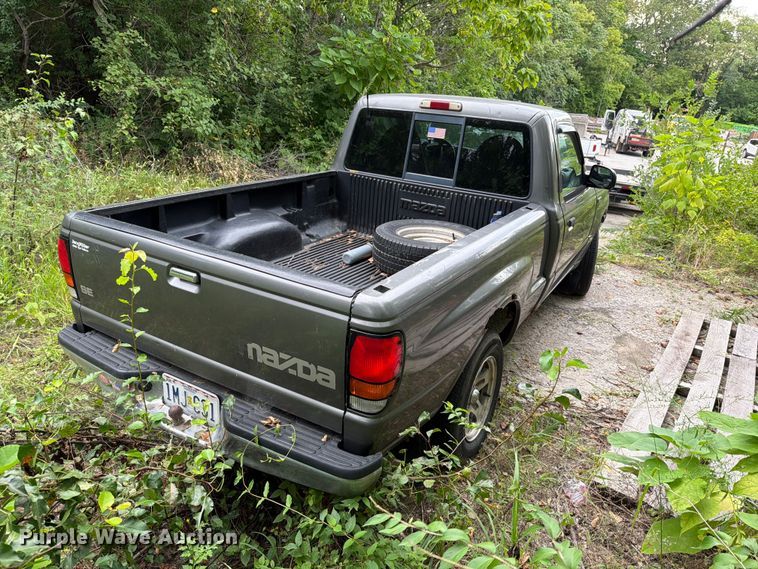 image for item EO8723 2000 Mazda B2500 pickup truck