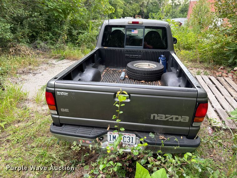 image for item EO8723 2000 Mazda B2500 pickup truck