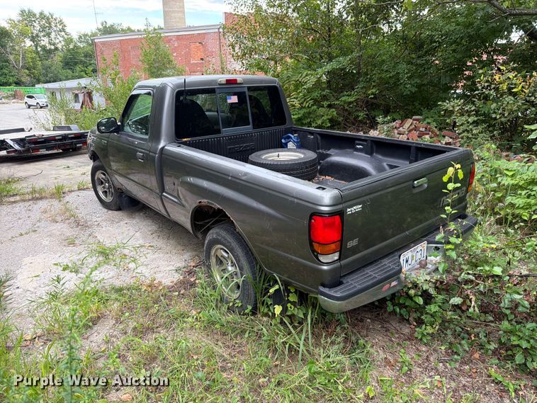 image for item EO8723 2000 Mazda B2500 pickup truck