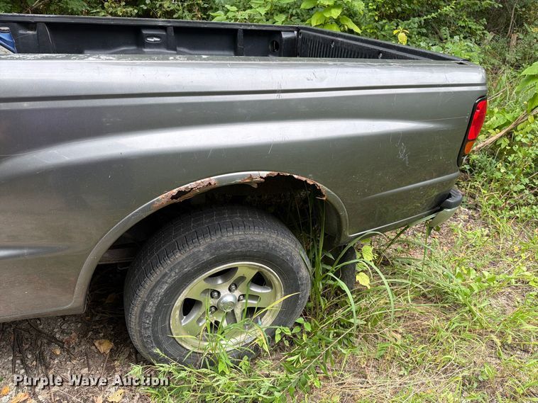 image for item EO8723 2000 Mazda B2500 pickup truck