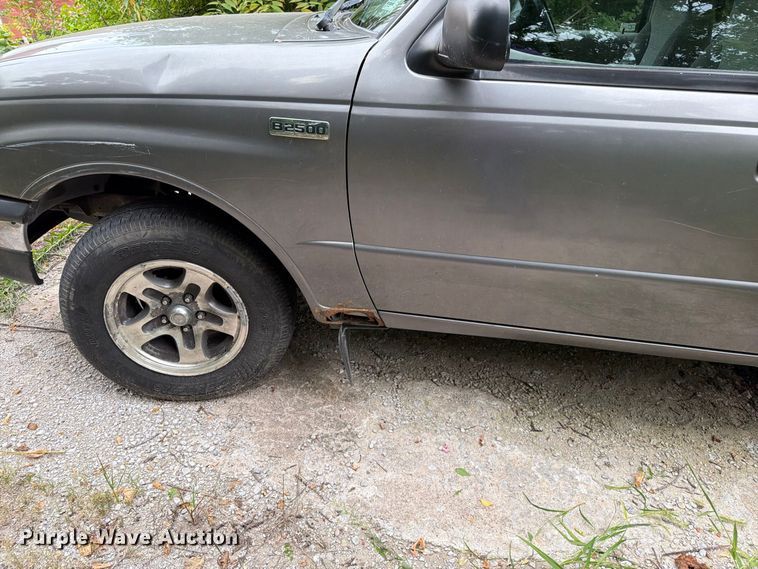 image for item EO8723 2000 Mazda B2500 pickup truck