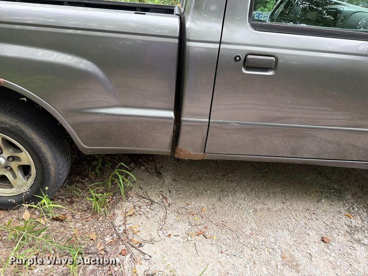 image for item EO8723 2000 Mazda B2500 pickup truck