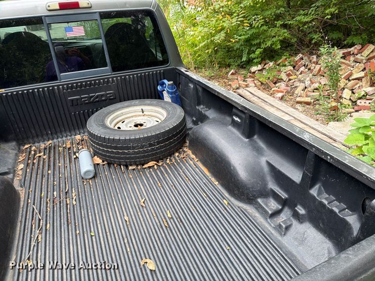 image for item EO8723 2000 Mazda B2500 pickup truck