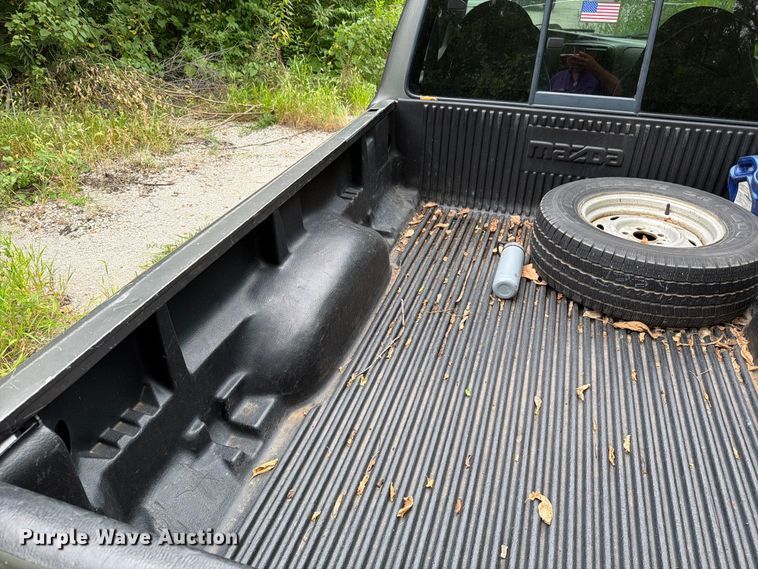 image for item EO8723 2000 Mazda B2500 pickup truck