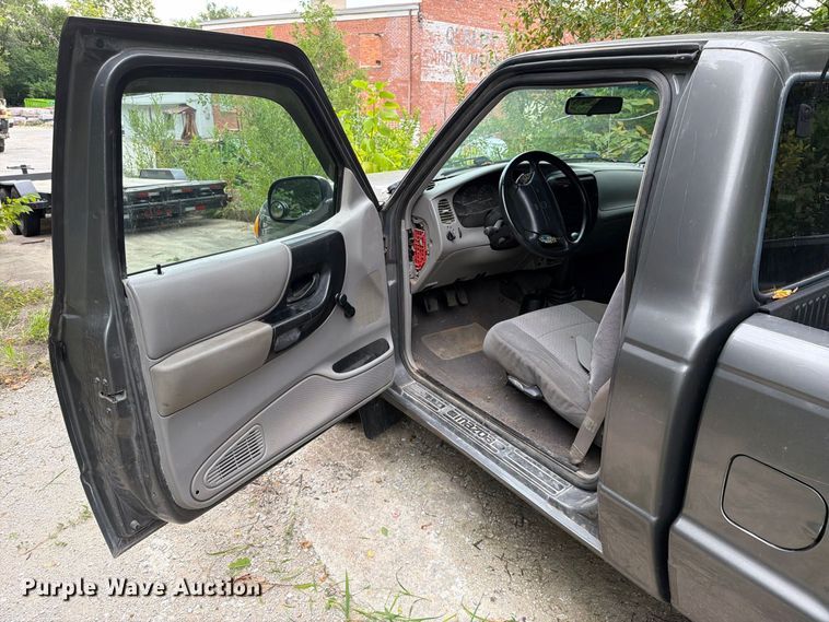 image for item EO8723 2000 Mazda B2500 pickup truck