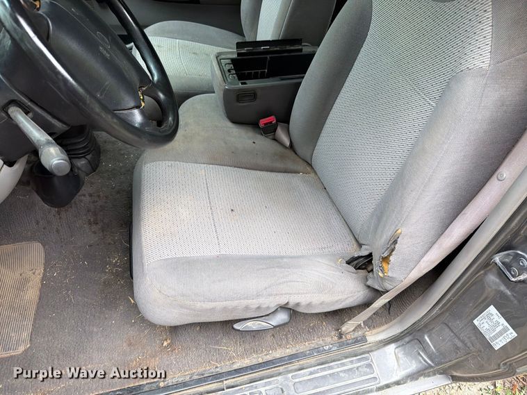 image for item EO8723 2000 Mazda B2500 pickup truck
