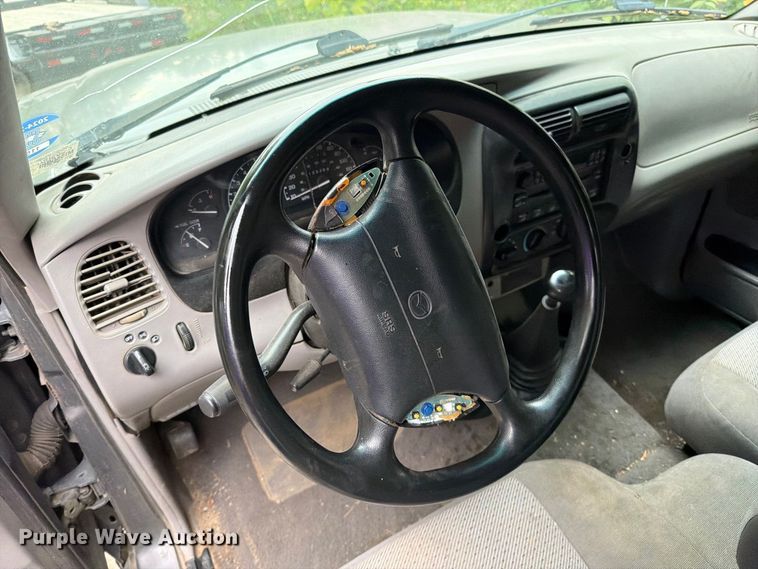 image for item EO8723 2000 Mazda B2500 pickup truck