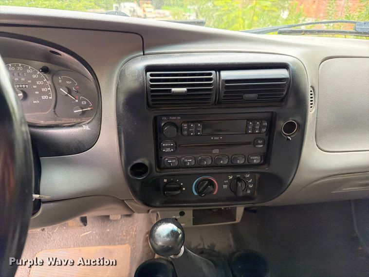 image for item EO8723 2000 Mazda B2500 pickup truck