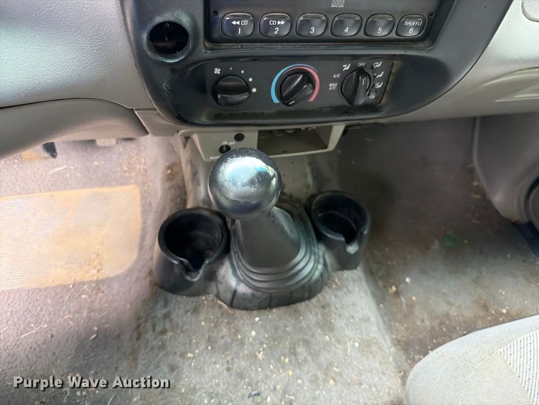 image for item EO8723 2000 Mazda B2500 pickup truck