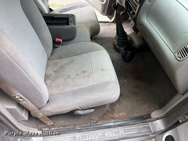 image for item EO8723 2000 Mazda B2500 pickup truck