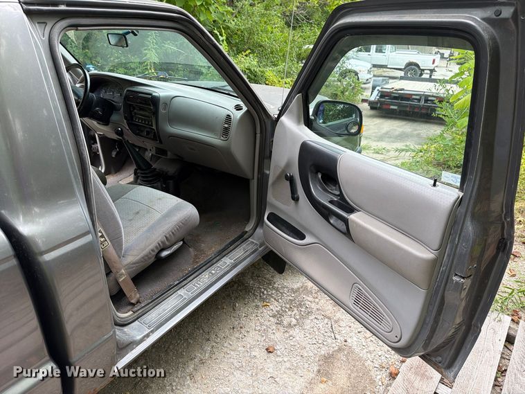 image for item EO8723 2000 Mazda B2500 pickup truck