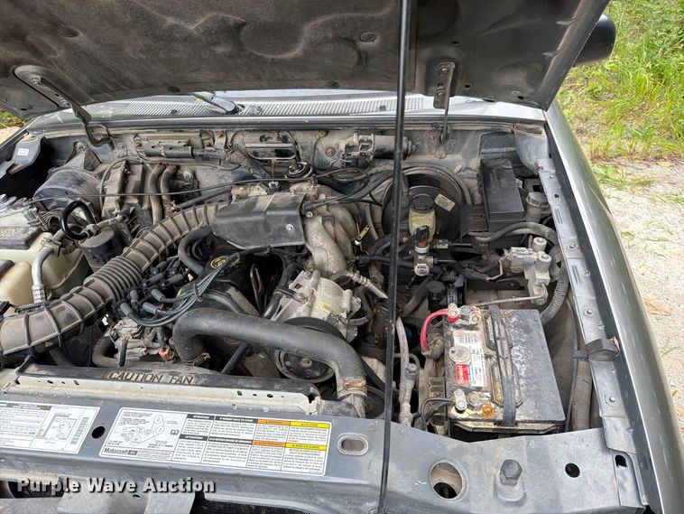 image for item EO8723 2000 Mazda B2500 pickup truck