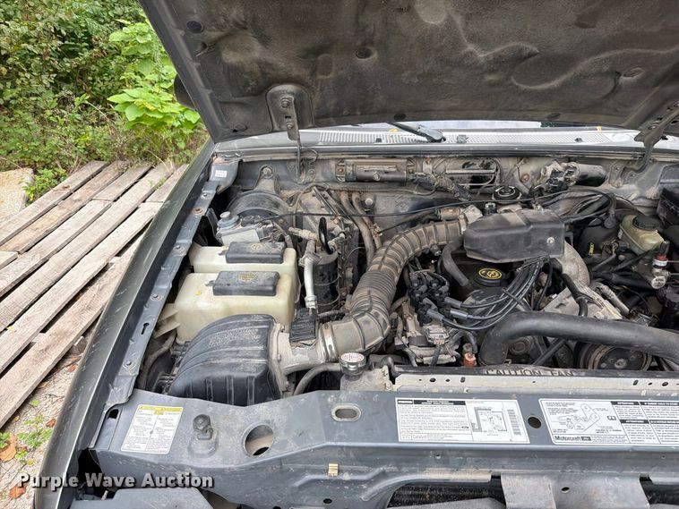 image for item EO8723 2000 Mazda B2500 pickup truck