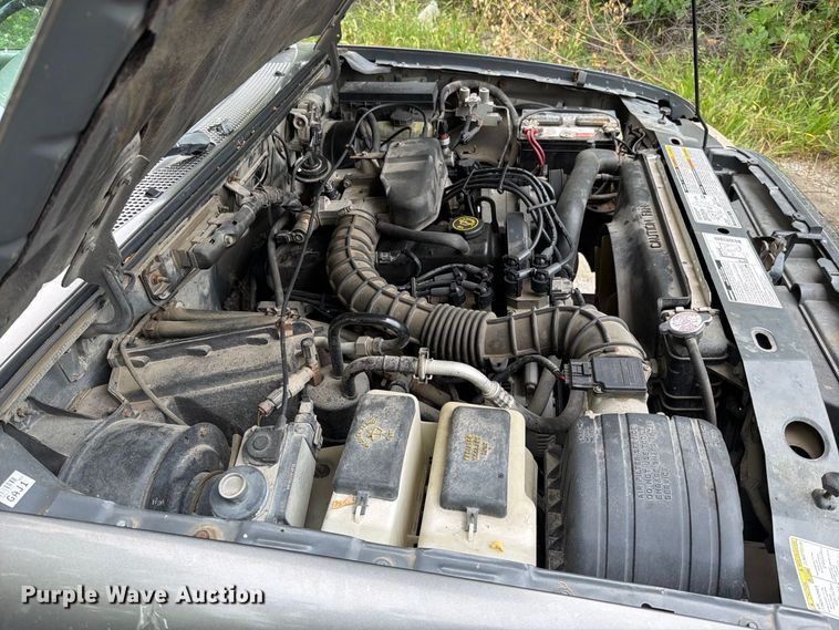 image for item EO8723 2000 Mazda B2500 pickup truck