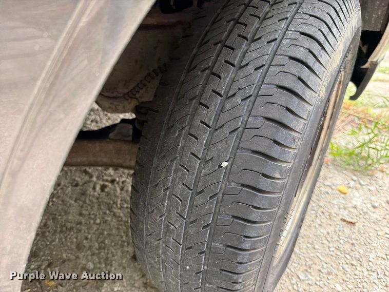 image for item EO8723 2000 Mazda B2500 pickup truck