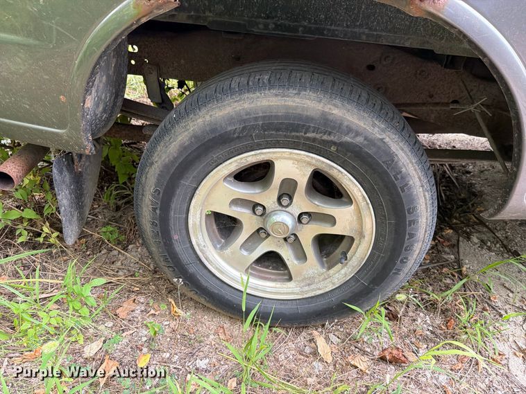 image for item EO8723 2000 Mazda B2500 pickup truck