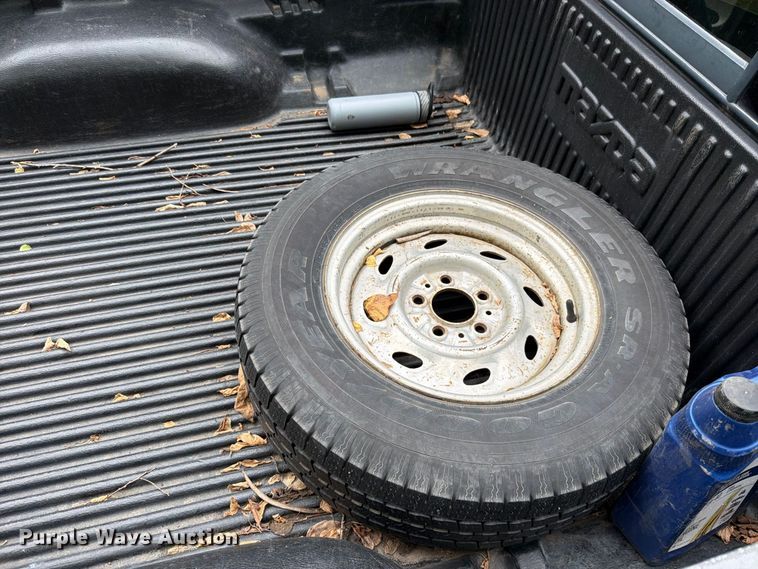 image for item EO8723 2000 Mazda B2500 pickup truck