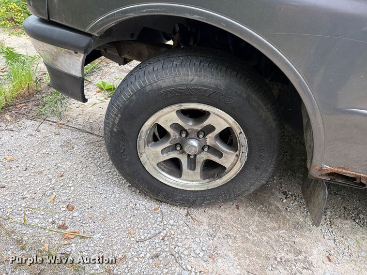 image for item EO8723 2000 Mazda B2500 pickup truck