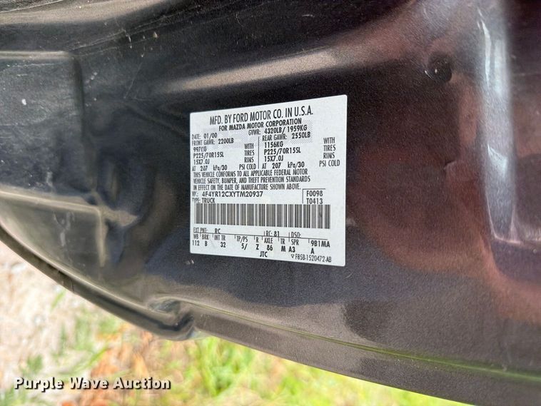 image for item EO8723 2000 Mazda B2500 pickup truck