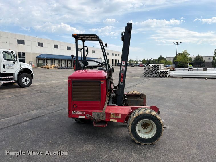 image for item EO8735 2016 Moffett M85502 forklift