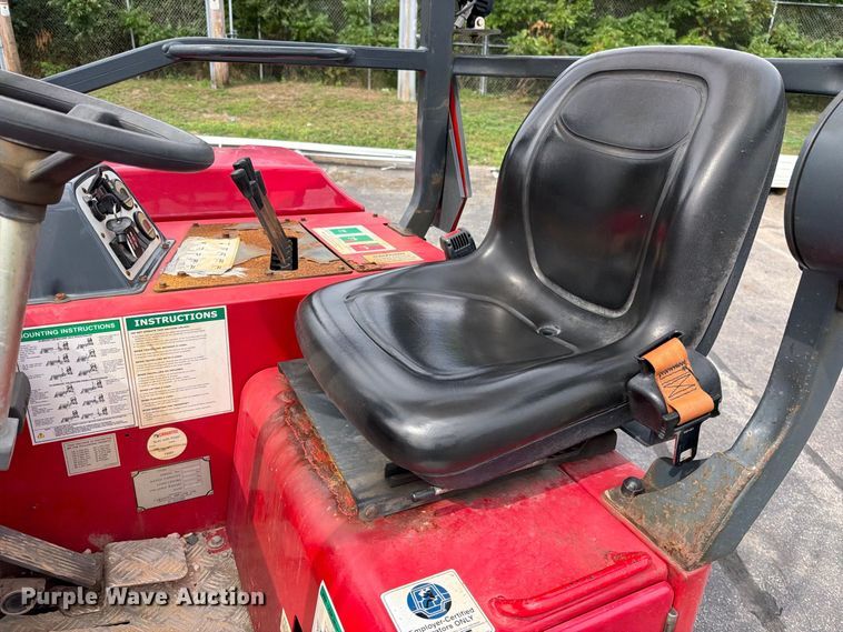 image for item EO8735 2016 Moffett M85502 forklift