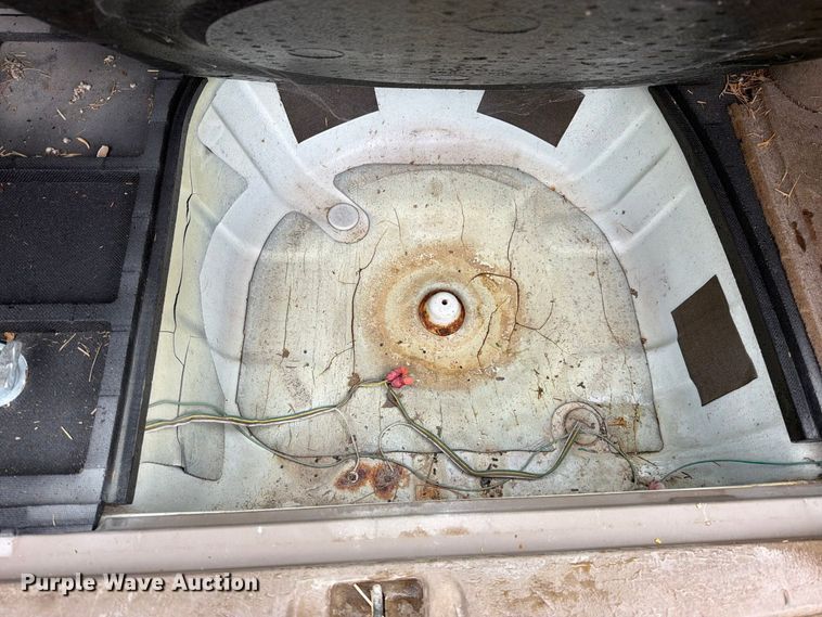 image for item EO8742 2000 Subaru Legacy Outback SUV