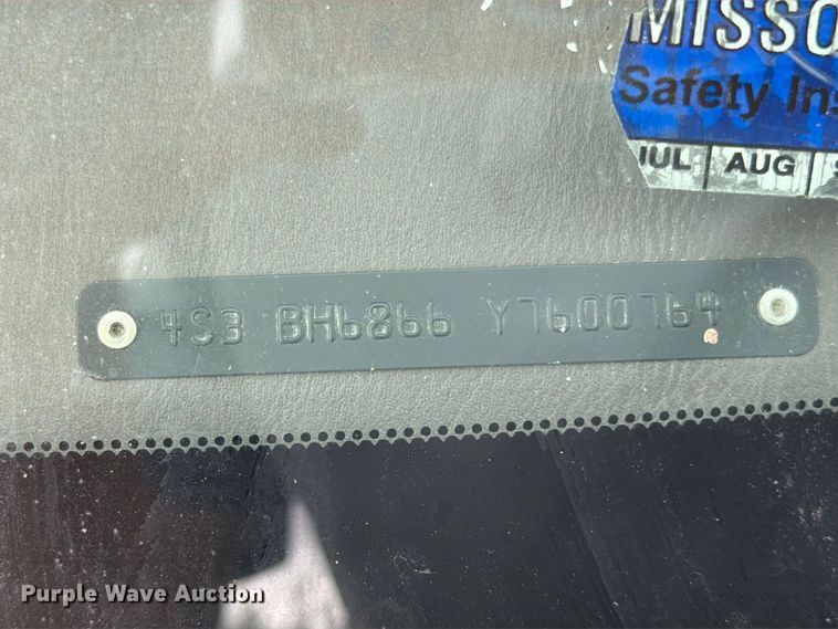 image for item EO8742 2000 Subaru Legacy Outback SUV