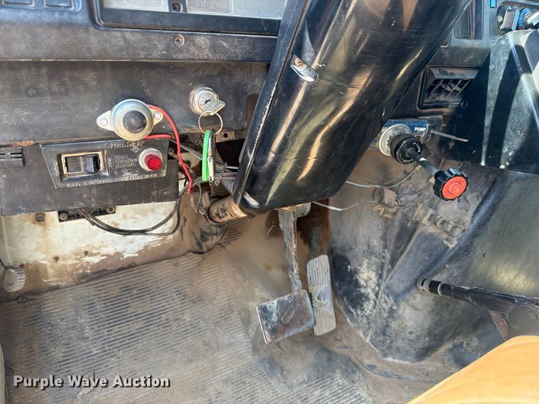 image for item EP7572 1998 International 4700 dump flatbed truck