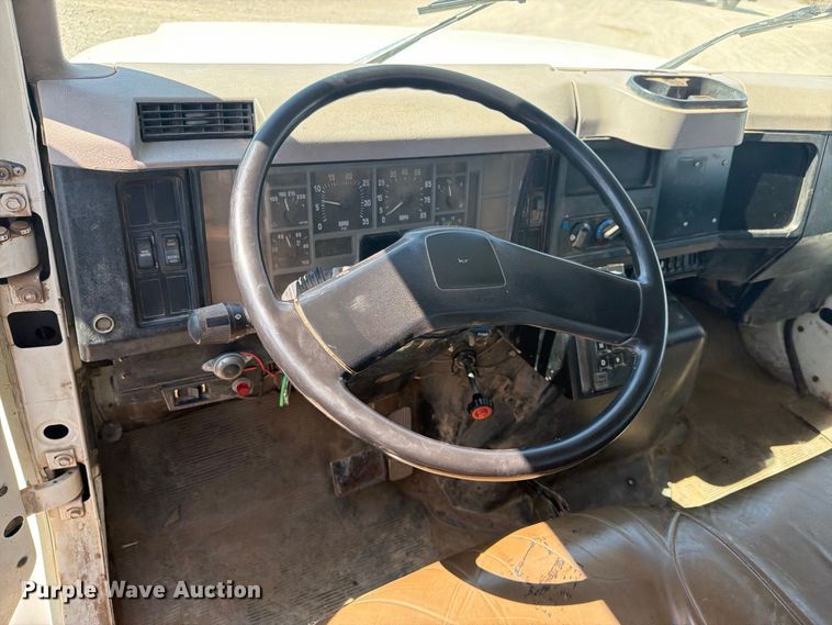 image for item EP7572 1998 International 4700 dump flatbed truck