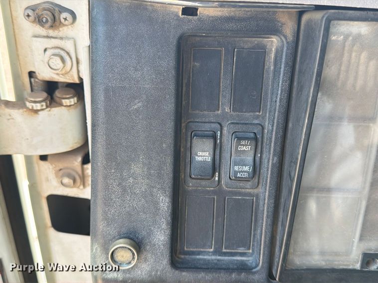 image for item EP7572 1998 International 4700 dump flatbed truck