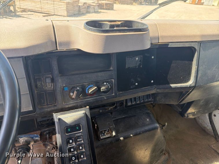 image for item EP7572 1998 International 4700 dump flatbed truck