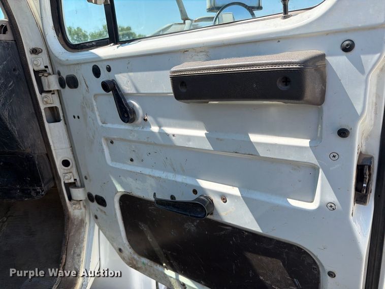 image for item EP7572 1998 International 4700 dump flatbed truck