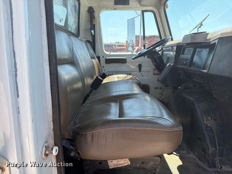 image for item EP7572 1998 International 4700 dump flatbed truck