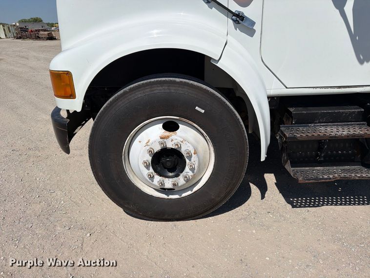 image for item EP7572 1998 International 4700 dump flatbed truck