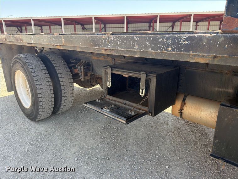 image for item EP7573 1997 International 4700 dump flatbed truck