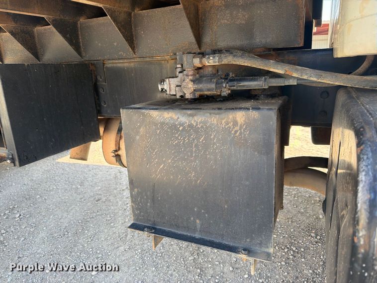image for item EP7573 1997 International 4700 dump flatbed truck