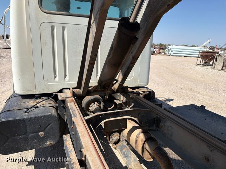 image for item EP7573 1997 International 4700 dump flatbed truck