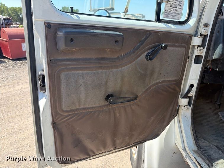 image for item EP7573 1997 International 4700 dump flatbed truck