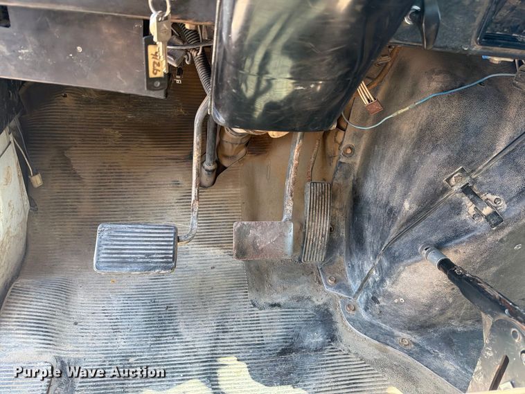 image for item EP7573 1997 International 4700 dump flatbed truck