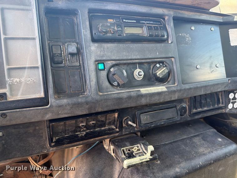 image for item EP7573 1997 International 4700 dump flatbed truck