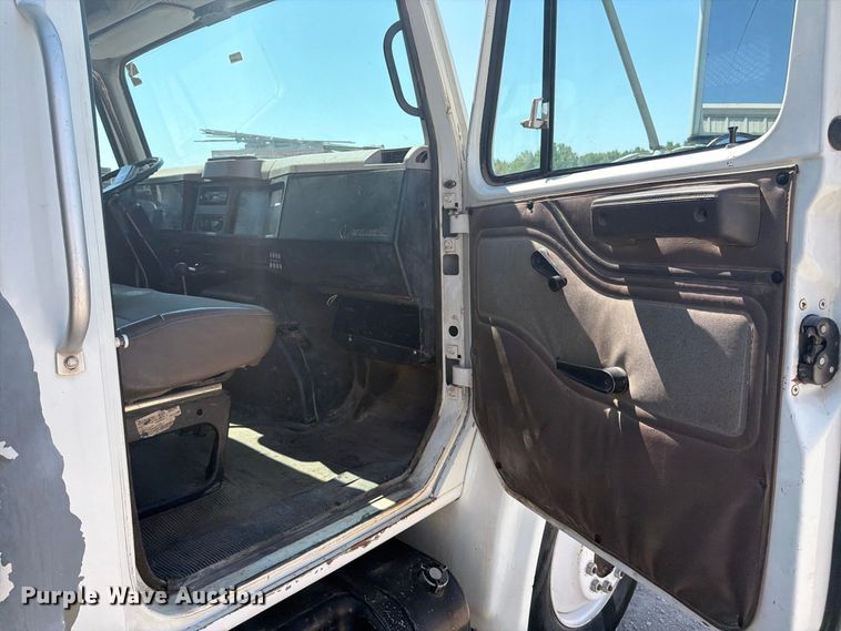 image for item EP7573 1997 International 4700 dump flatbed truck