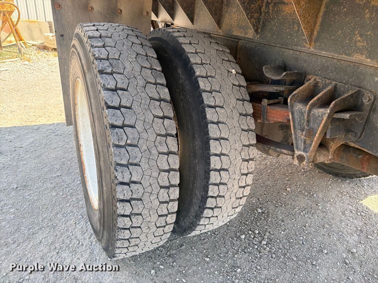 image for item EP7573 1997 International 4700 dump flatbed truck
