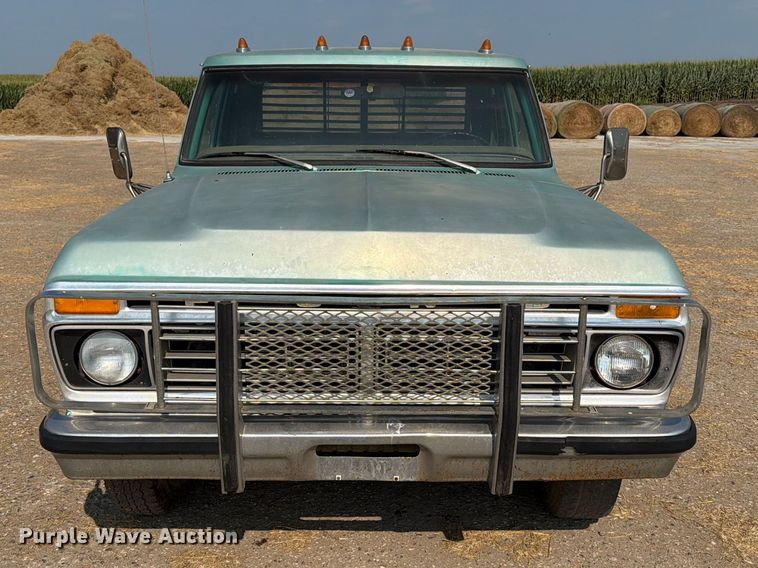 image for item ER1899 1977 Ford F250 Ranger Camper Special flatbed pickup truck
