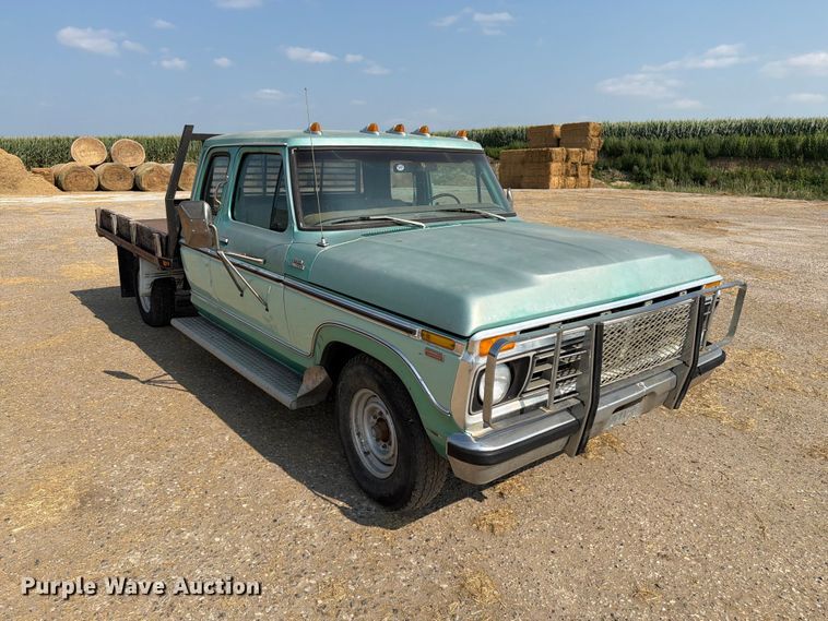 image for item ER1899 1977 Ford F250 Ranger Camper Special flatbed pickup truck