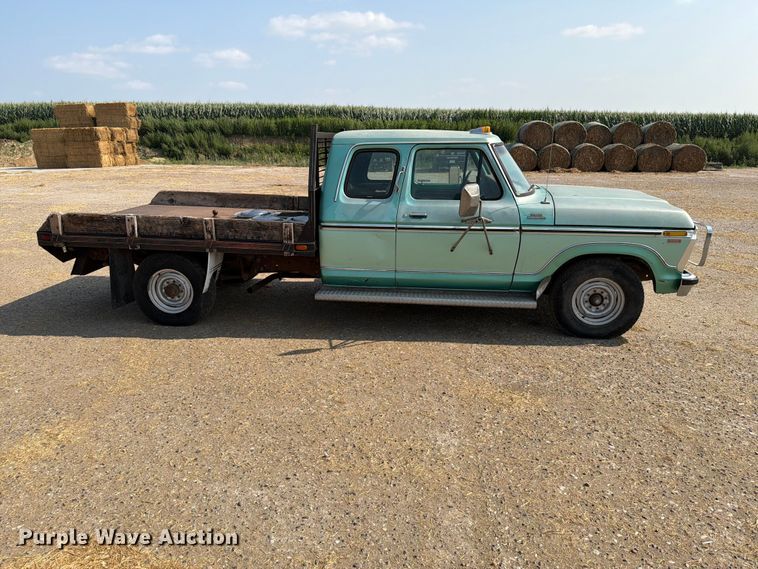 image for item ER1899 1977 Ford F250 Ranger Camper Special flatbed pickup truck
