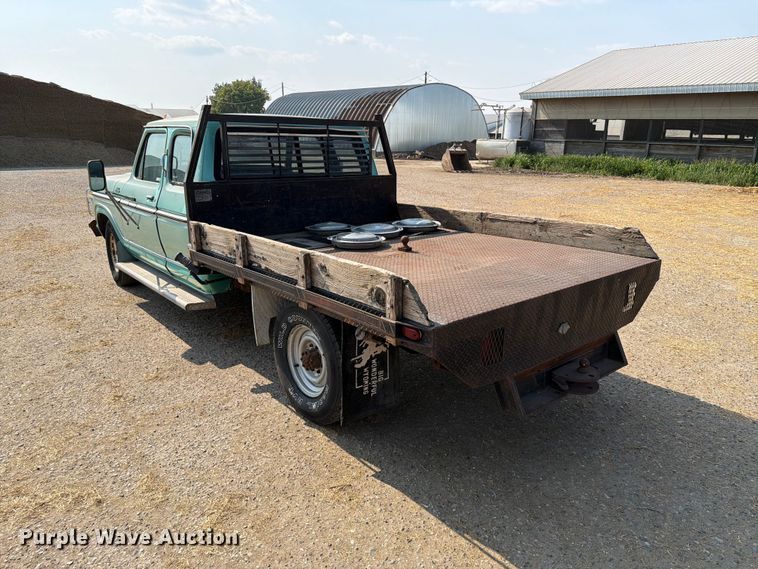image for item ER1899 1977 Ford F250 Ranger Camper Special flatbed pickup truck