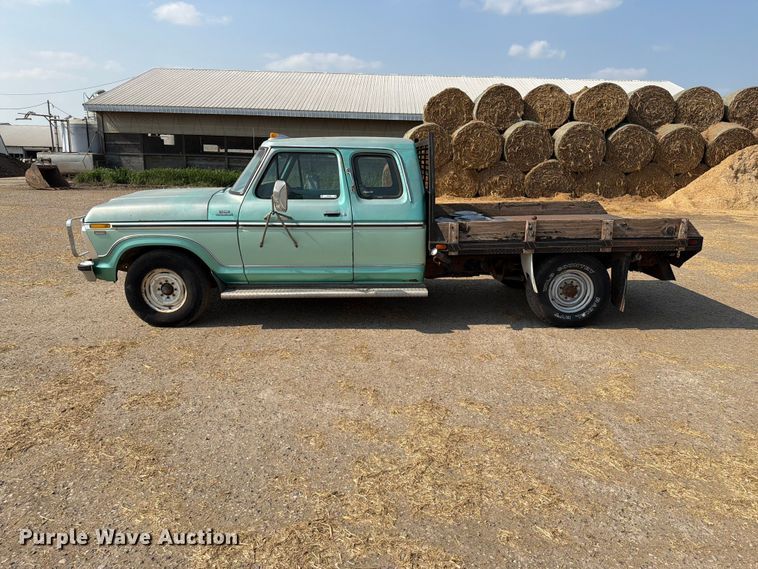 image for item ER1899 1977 Ford F250 Ranger Camper Special flatbed pickup truck