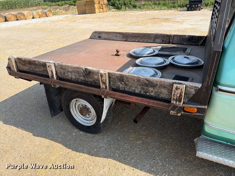 image for item ER1899 1977 Ford F250 Ranger Camper Special flatbed pickup truck